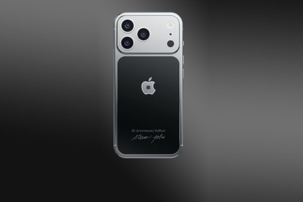 Solo 9 esemplari al mondo: ecco l'iPhone con all'interno una reliquia di Steve Jobs