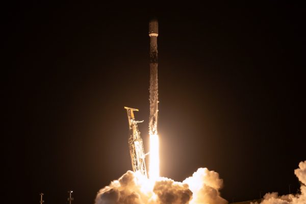 SpaceX ha lanciato la missione Transporter-16 con 119 carichi utili a bordo, alcuni del progetto italiano IRIDE