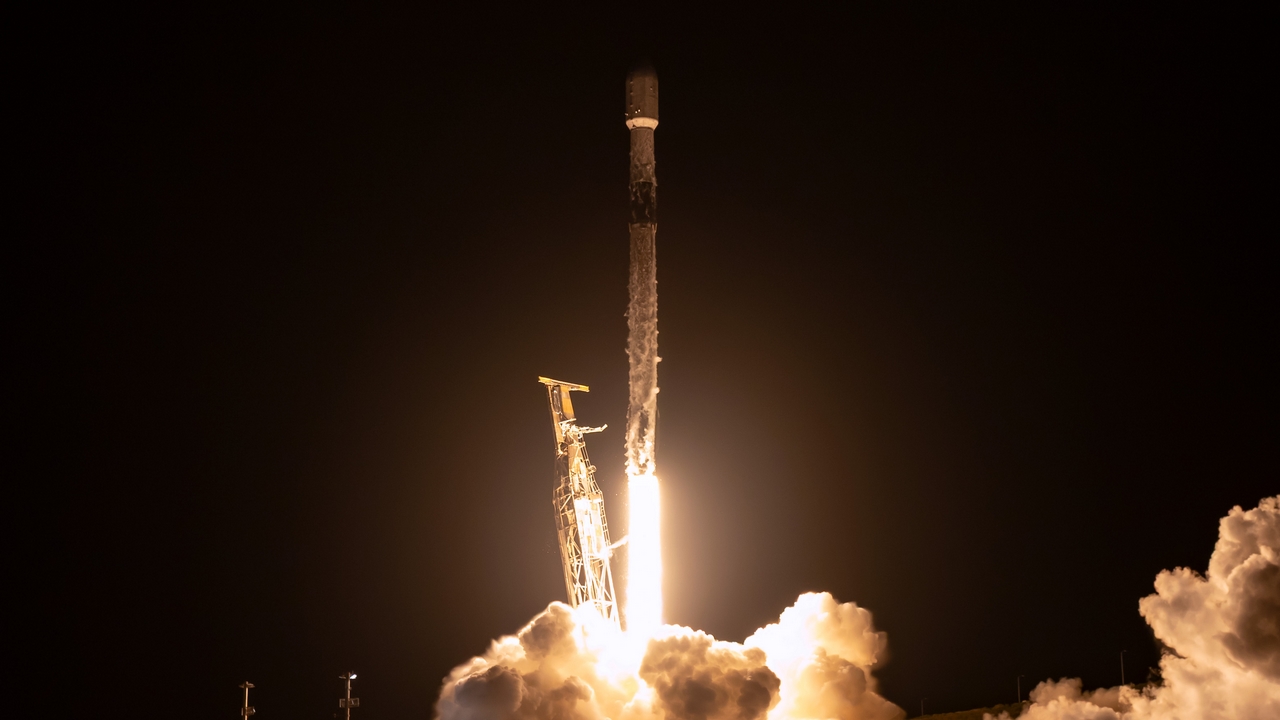 SpaceX ha lanciato la missione Transporter-16 con 119 carichi utili a bordo, alcuni del progetto italiano IRIDE