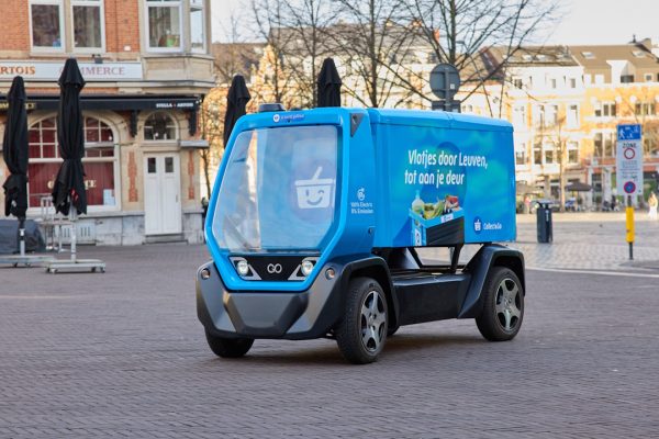 Spesa a domicilio senza conducente: robot su strada in Europa, parte il test reale