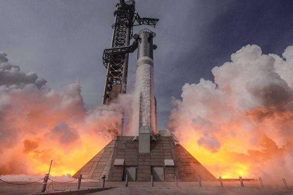 Starship: SpaceX ha completato lo static fire di Super Heavy Booster 19