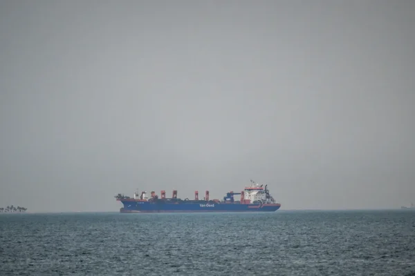Nel Golfo persico ci sono sempre più equipaggi bloccati a bordo delle navi, e non è solo colpa della guerra