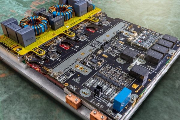Tecnologia GaN nelle auto elettriche: massima efficienza e ingombro ridotto, perfetta per le city car