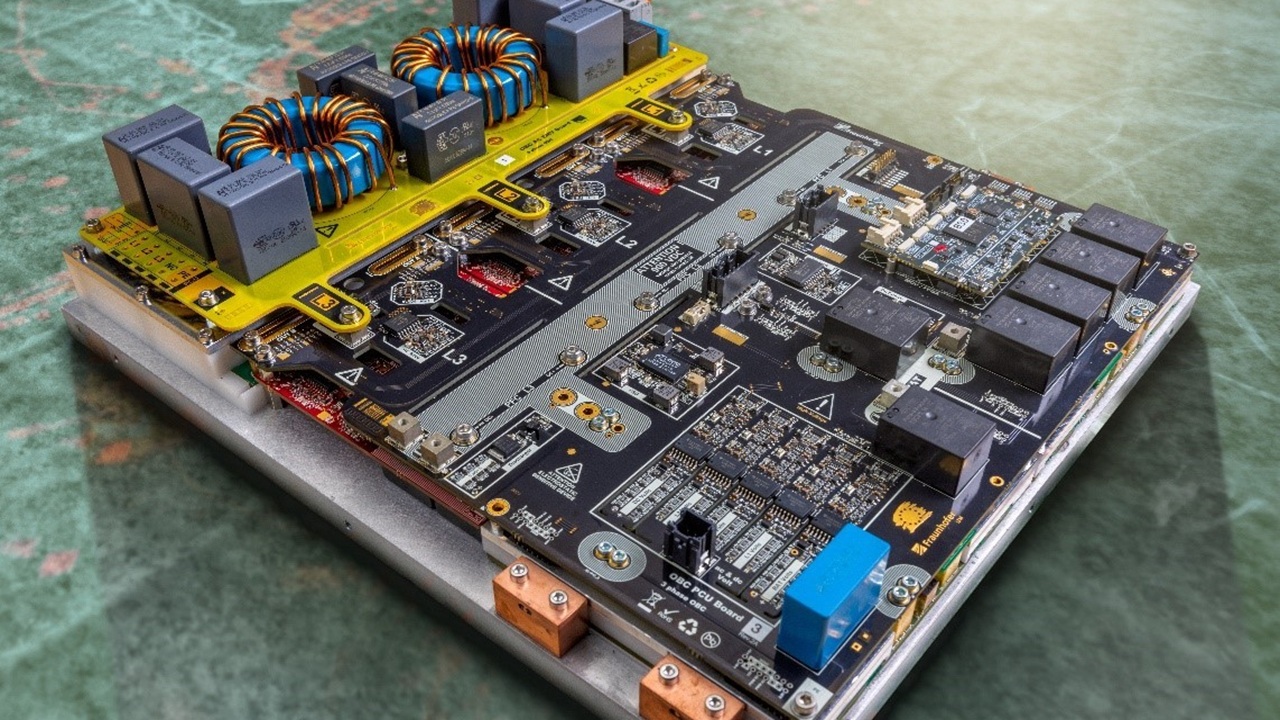 Tecnologia GaN nelle auto elettriche: massima efficienza e ingombro ridotto, perfetta per le city car
