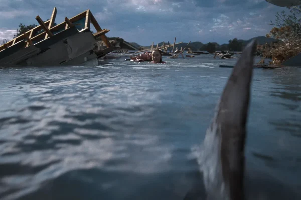 Thrash-Furia dall’oceano su Netflix è un mix catastrofico e shark movie dimenticabile, gli squali assassini meritavano molto di più!