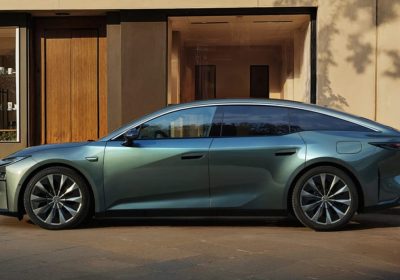 Toyota bZ7: una berlina da oltre 5 metri che in Cina costa poco più di una Panda base