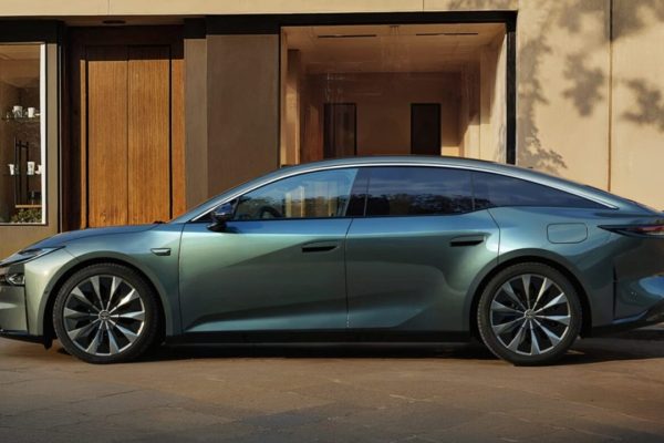 Toyota bZ7: una berlina da oltre 5 metri che in Cina costa poco più di una Panda base