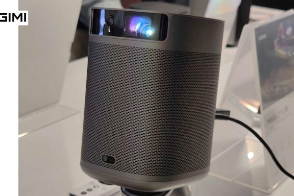 <p><strong>XGIMI MoGo 2 Pro a 339€: Il Mini Proiettore con Google TV, Netflix, 4K e Dolby Audio per Trasformare Ogni Stanza in un Cinema</strong></p>