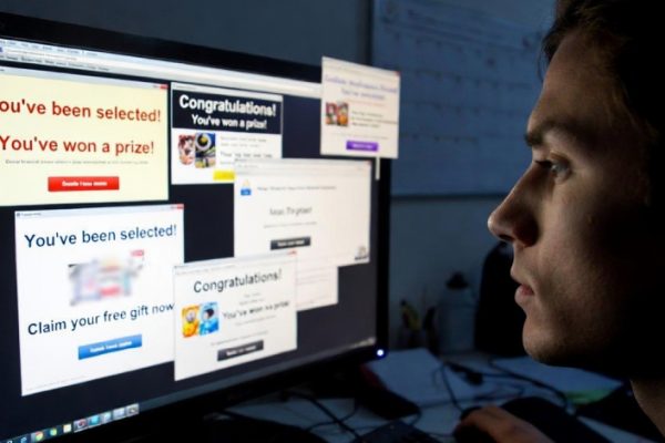 Truffa Pushpaganda Attivata da AI: Come Google Discover Viene Sfruttato per Diffondere Scareware e Frodi Pubblicitarie