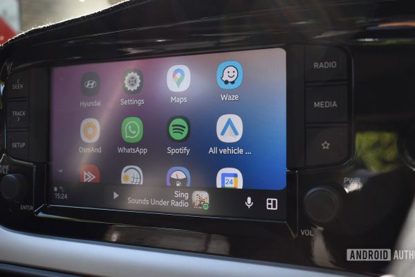 Utenti di Android Auto segnalano un fastidioso bug di loop nell’interfaccia di Audible