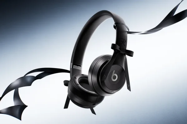 Beats lancia le esclusive cuffie Onyx Black Solo 4 in collaborazione con JENNIE