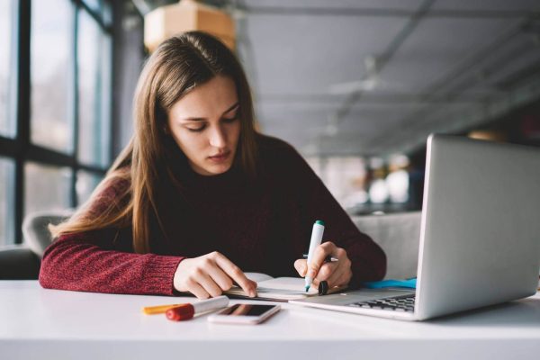 Competenze Digitali in Italia: Perché La Crescita Non È Sufficiente