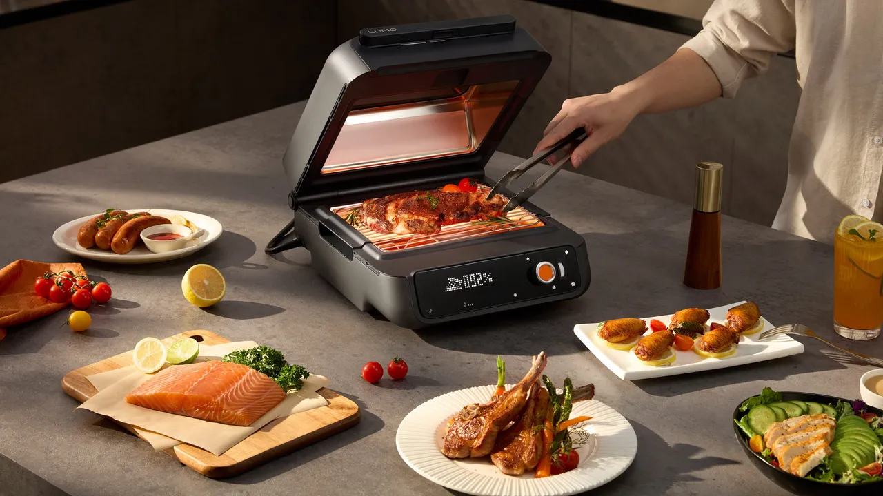 Il barbecue a infrarossi con AI per grigliate indoor senza fumi