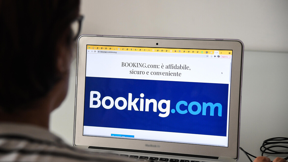 Booking.com hackerata, la piattaforma avvisa i clienti sulla fuga di dati – Notizie