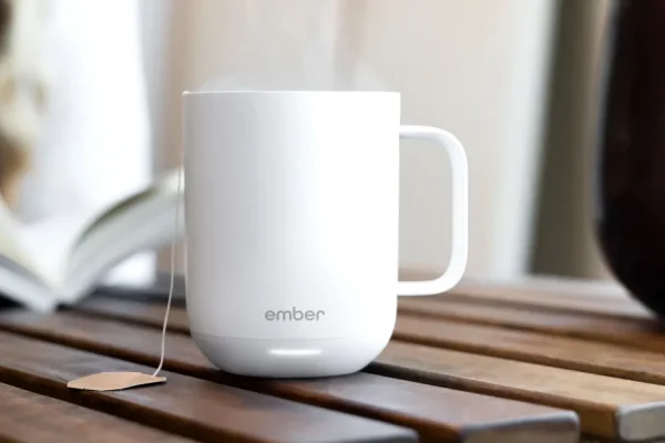 Mug intelligente auto-riscaldante Ember in sconto, perfetta per la Festa della Mamma!