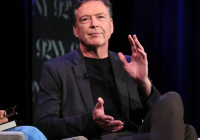 James Comey incriminato per una foto di conchiglie su Instagram che minaccia Trump