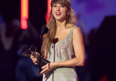Taylor Swift intensifica la battaglia legale contro i copycat dell’IA