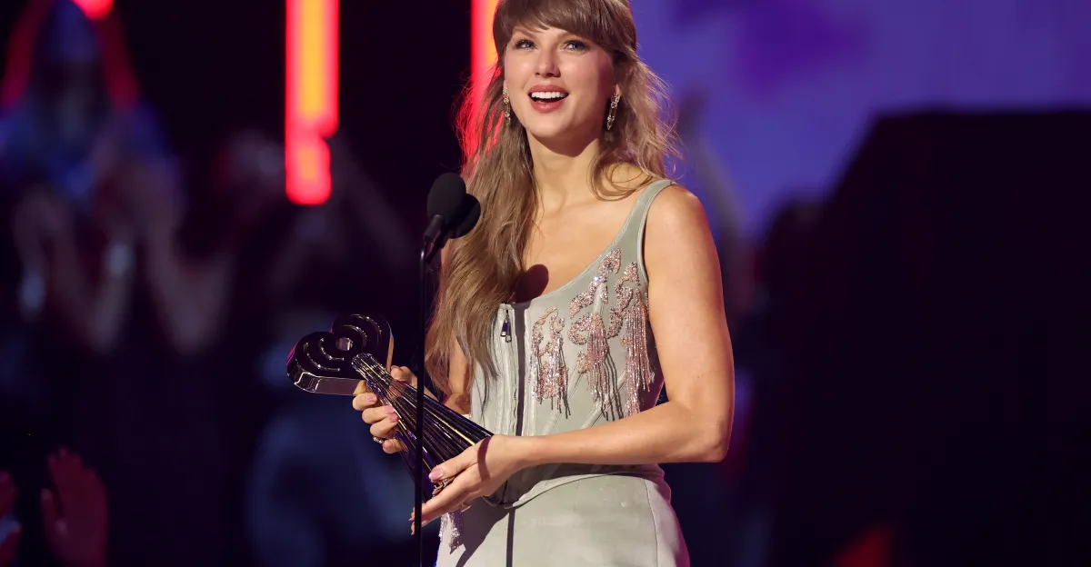 Taylor Swift intensifica la battaglia legale contro i copycat dell’IA