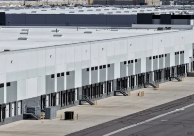 Una nuova proposta di legge vieta a ICE di trasformare i magazzini in centri di detenzione