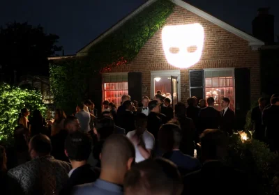 Grindr: Il Dominatore del Circuito delle Feste WHCD