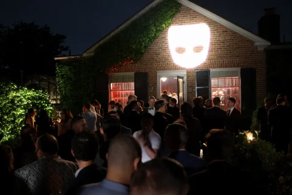 Grindr: Il Dominatore del Circuito delle Feste WHCD