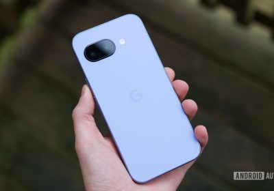 Proprietario del Pixel 9a denuncia Google per tentativi di addebiti di quasi $300 per danni inesistenti