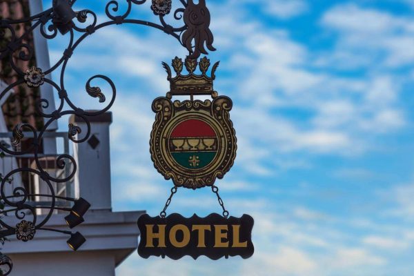 Perché gli hotel che conservano i nostri documenti rappresentano un pericolo crescente