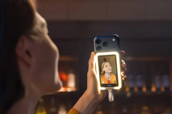 Insta360 Snap è il display magnetico perfetto per chi vuole di più dai selfie
