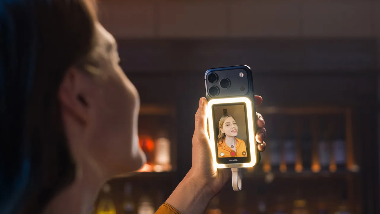 Insta360 Snap è il display magnetico perfetto per chi vuole di più dai selfie