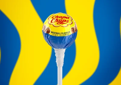 Il Chupa Chups Ikea al sapore di polpetta esiste davvero: debutta alla Milano Design Week 2026