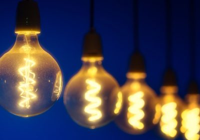 Guida pratica alle nuove tariffe di luce e gas fino al 29 aprile: cali significativi da Octopus.