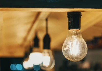 Guida pratica all’offerta di luce e gas a prezzo fisso: come proteggersi dai rincari in bolletta.