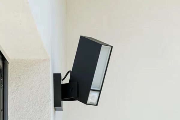 Faro da Esterno Netatmo: Illuminazione Automatica Sincronizzata con Videocamera, Senza App