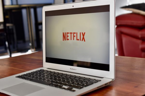 Netflix Rivoluziona l’App per iPhone: Scopri Film e Serie in Modo Innovativo!