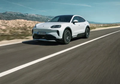 Porsche lancia il nuovo Cayenne Coupé 100% elettrico nella sua gamma