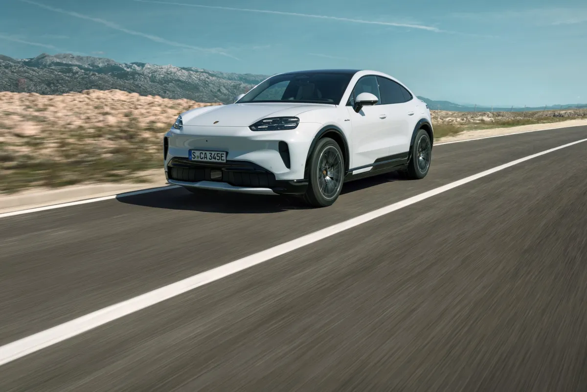 Porsche lancia il nuovo Cayenne Coupé 100% elettrico nella sua gamma