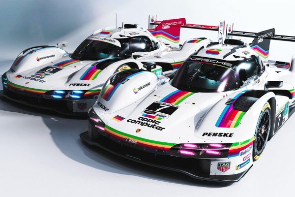 Porsche In Gara In California Con I Colori Storici Di Apple Computer