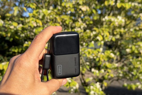 Recensione INIU Pocket Rocket P50: la power bank compatta per i veri intenditori