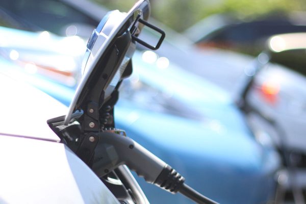 L’interesse verso le auto elettriche aumenta con la guerra in Iran