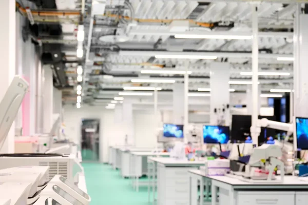 Abbiamo visto il futuro dei farmaci, dentro il laboratorio di Roche che può dire addio alle cavie