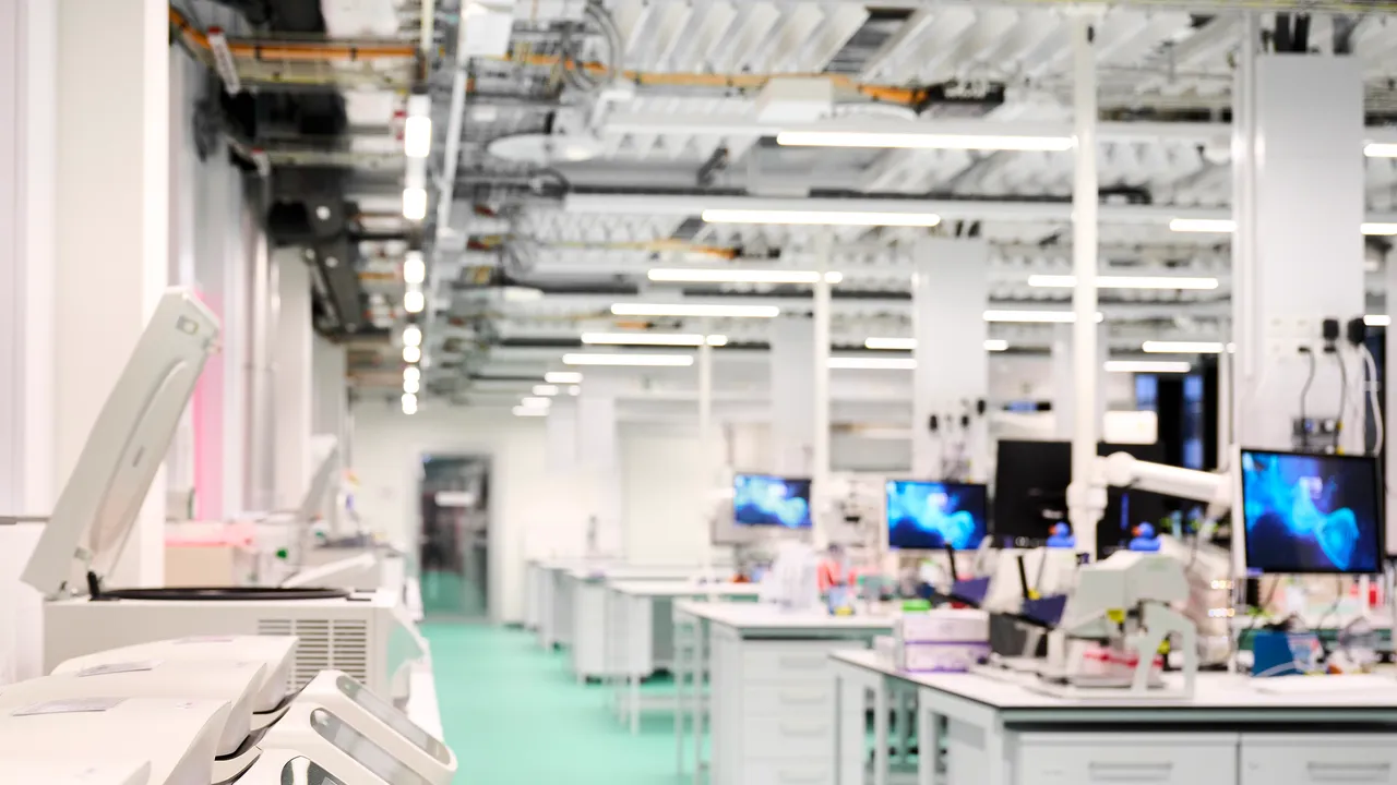 Abbiamo visto il futuro dei farmaci, dentro il laboratorio di Roche che può dire addio alle cavie