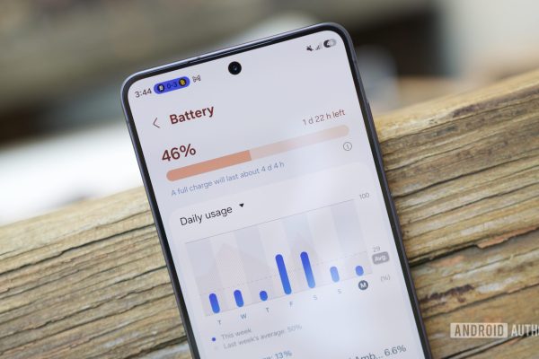 Proprietari di Galaxy S25 e S24 segnalano gravi problemi di autonomia dopo l’aggiornamento di aprile