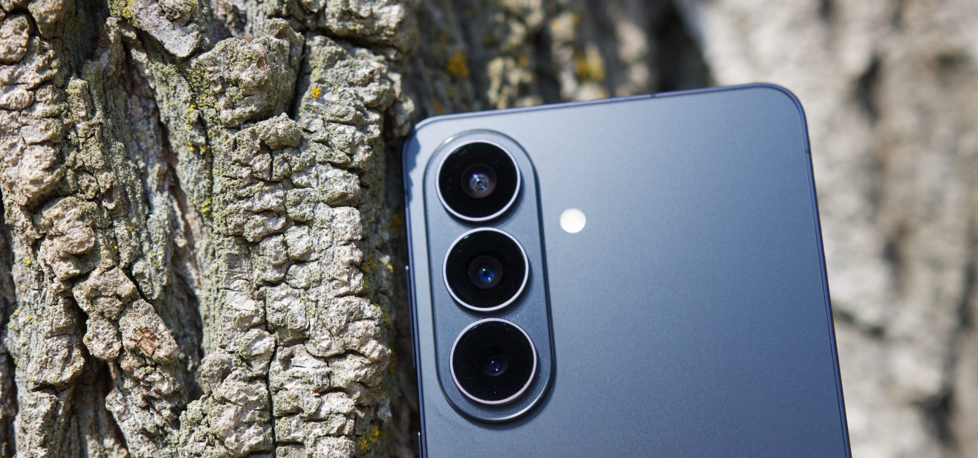 Il Galaxy S27 potrebbe presentare un nuovo design per la fotocamera, ma resta con i piedi per terra.