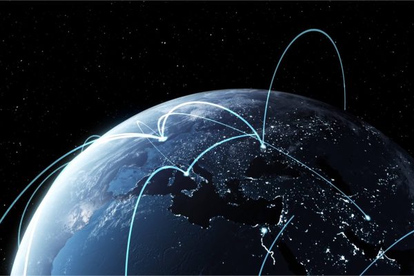 Connettività Globale: Crescita Sostenuta e Ritorni in Affanno