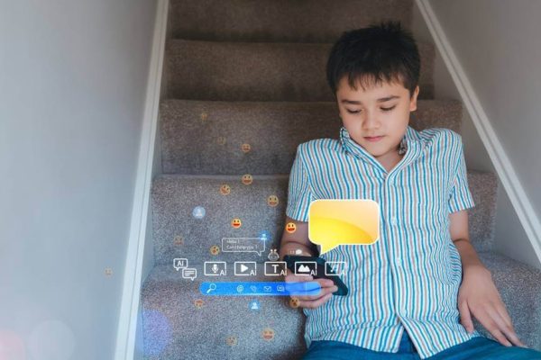 Perché i Giovani Si Fidano dell’AI: Niente Giudizi e Sempre Pronta ad Ascoltare