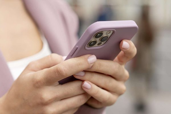 Gli SMS restano in auge: milioni di italiani li scelgono ancora!