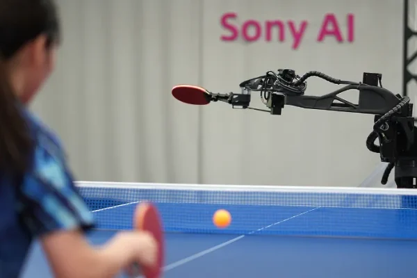 Scopri il robot da ping-pong di Sony che sconfigge campioni di alto livello!