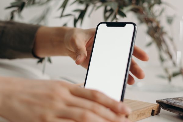 I supporti ideali per l’iPhone da avere sulla scrivania