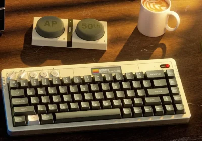 La tastiera vintage che omaggia i 50 anni di Apple