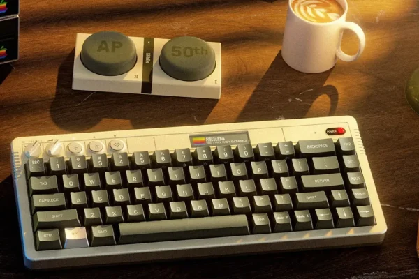 La tastiera vintage che omaggia i 50 anni di Apple